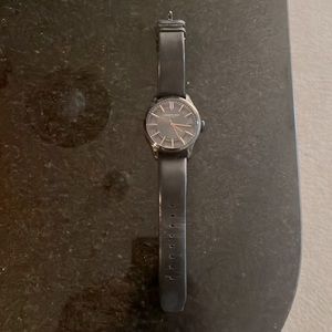 Pre-owned watch in good condition.